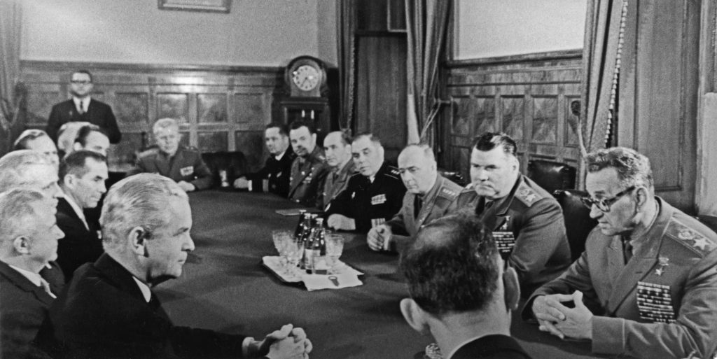 Moscow 196710. Norwegian Defense Minister Otto Grieg Tidemand (TV) in meeting with Soviet Defense Minister Andrei Antonovich Gretshko (right th). Photo: V. Budan / Photo Chronicle TASS / NTB scanpix